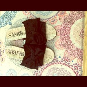 Sam and Libby velvet bow slide